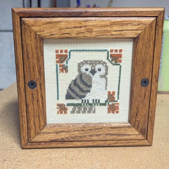 Vintage Wood Needlepoint Owl Coin Bank MCM Twee Cottage Core 70’s Piggy Bank - Picture 7 of 9